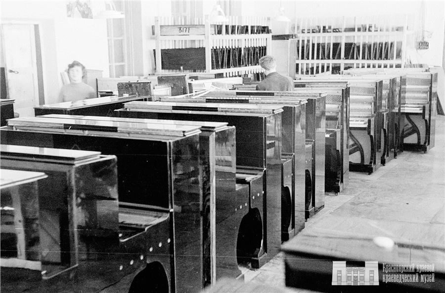 Жигачев В.А. Готовые пианино перед настройкой. Апрель 1961
Фото: vk.com/museumkkkm
