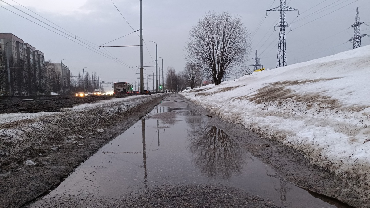    Городские службы в усиленном режиме чистят ливневку© Столица на Онего