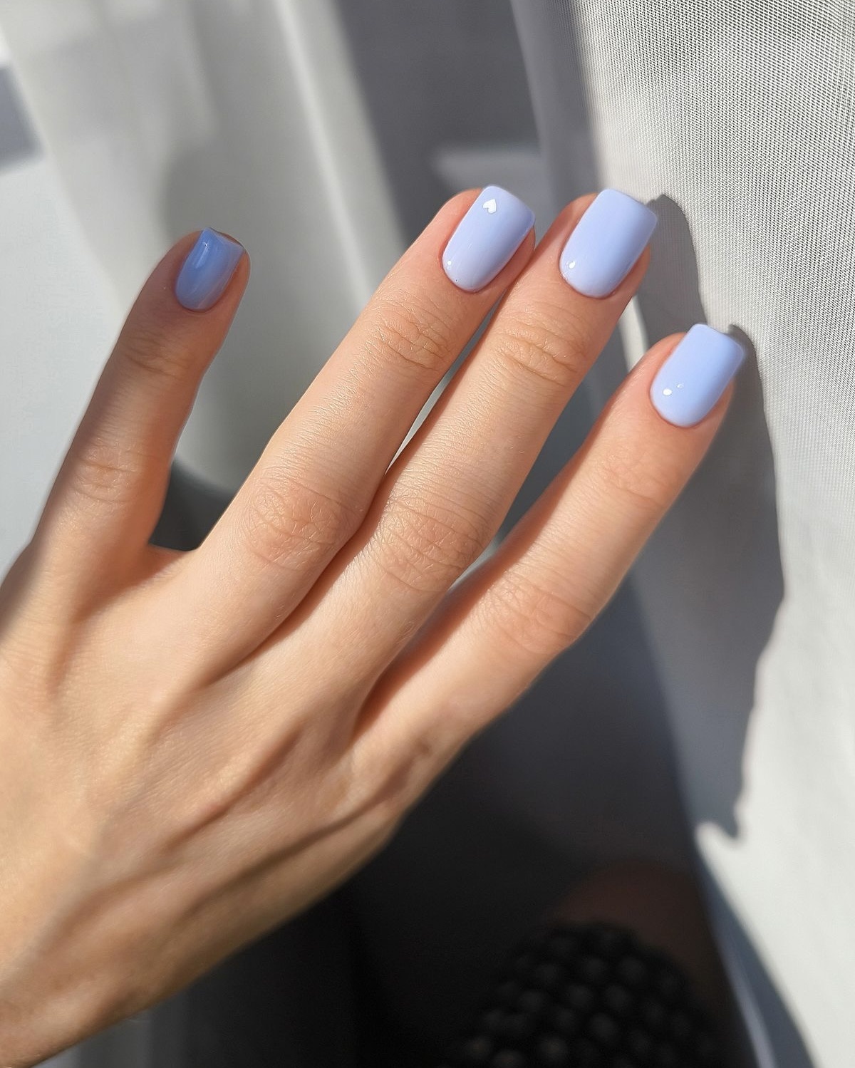 Голубой маникюр