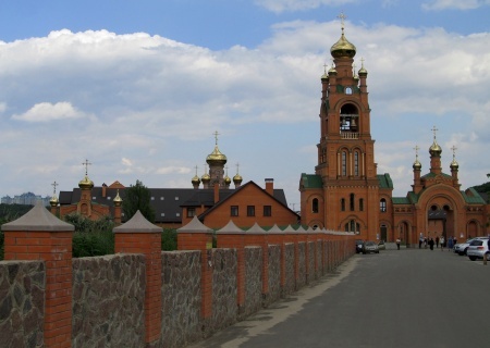    Киевский режим лишил лицензии лицей «Ранчо Скул» за помощь монастырю УПЦ