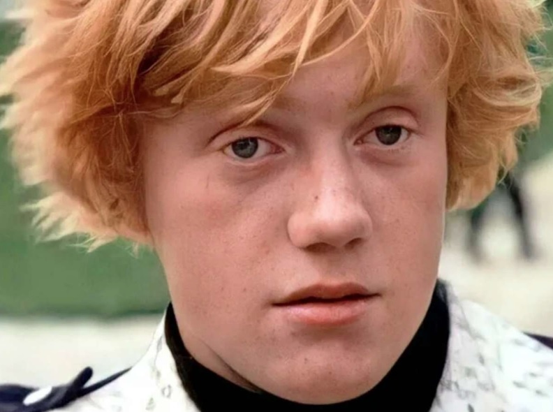 Актер Василий Скромный в образе Макара Гусева из фильма «Приключения Электроника»