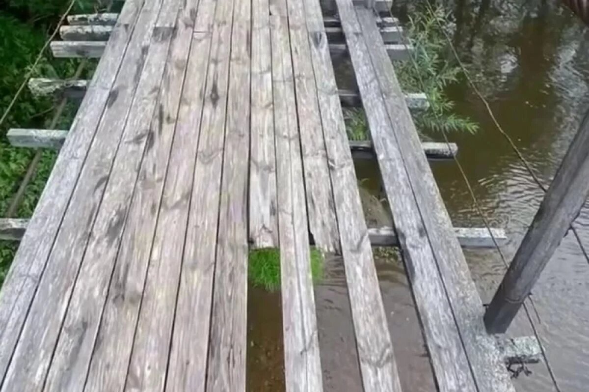    В Челябинской области школьники и пенсионеры рискуют жизнью из-за моста