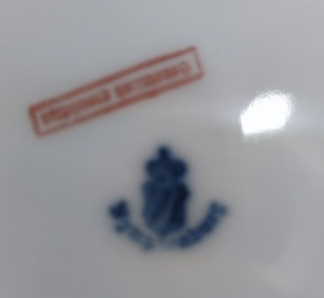 Красное клеймо означает "охраняется государством"