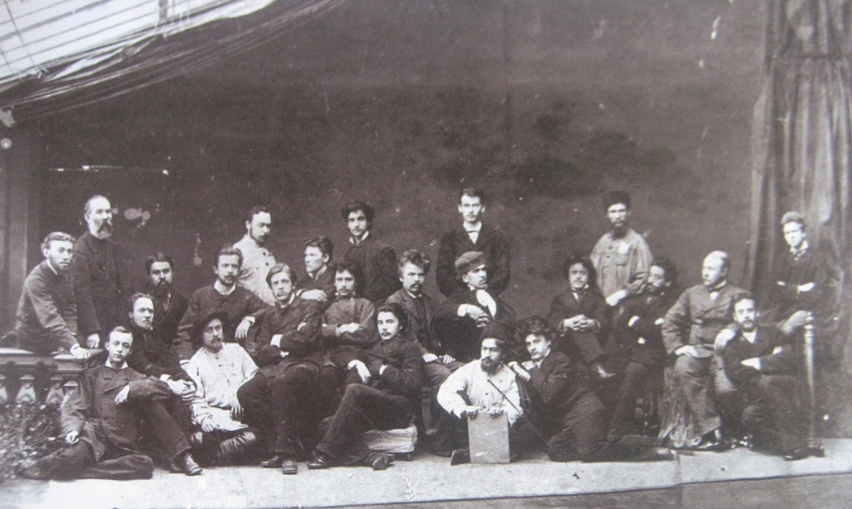 Группа учеников МУЖВЗ, 1878–1880-е годы (Левитан стоит третий слева). Фотография. Источник: https://lavrus.tretyakov.ru/
