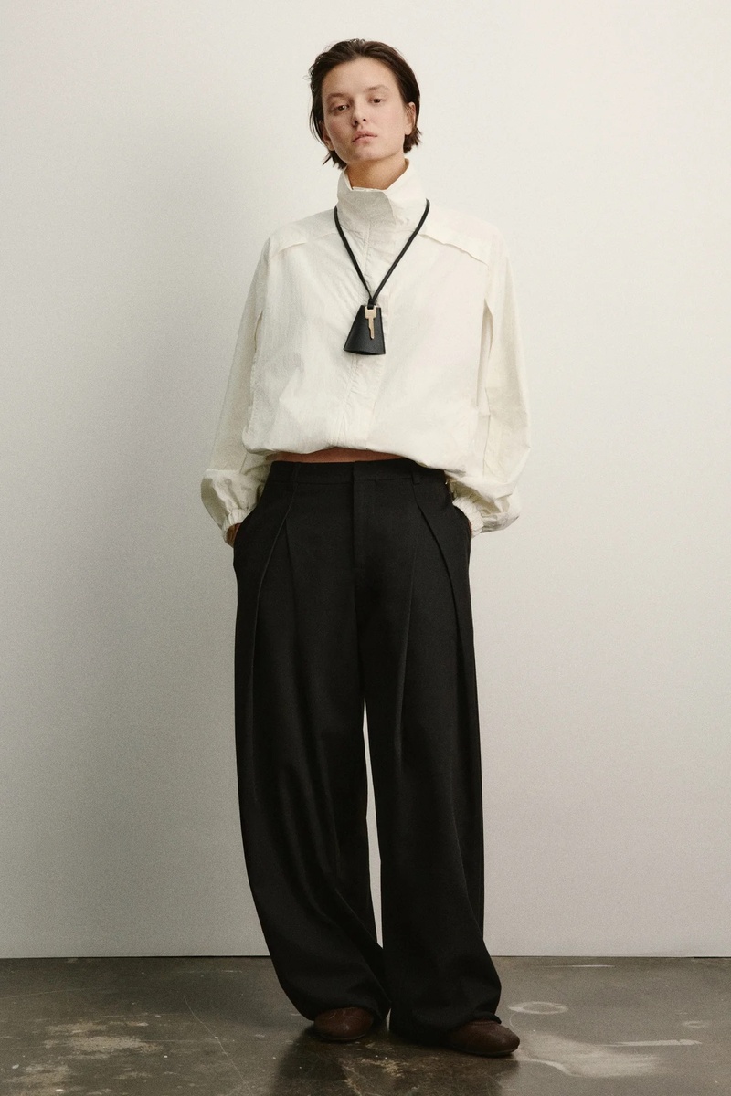    Косухи, пальто, бомберы и, конечно, тренчи — 50 вариантов верхней одежды на весну 2026 (фото 1)