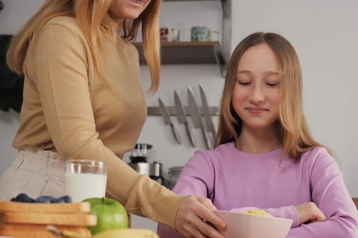    Психолог Аныкина рассказала, как научить ребёнка правильно питаться