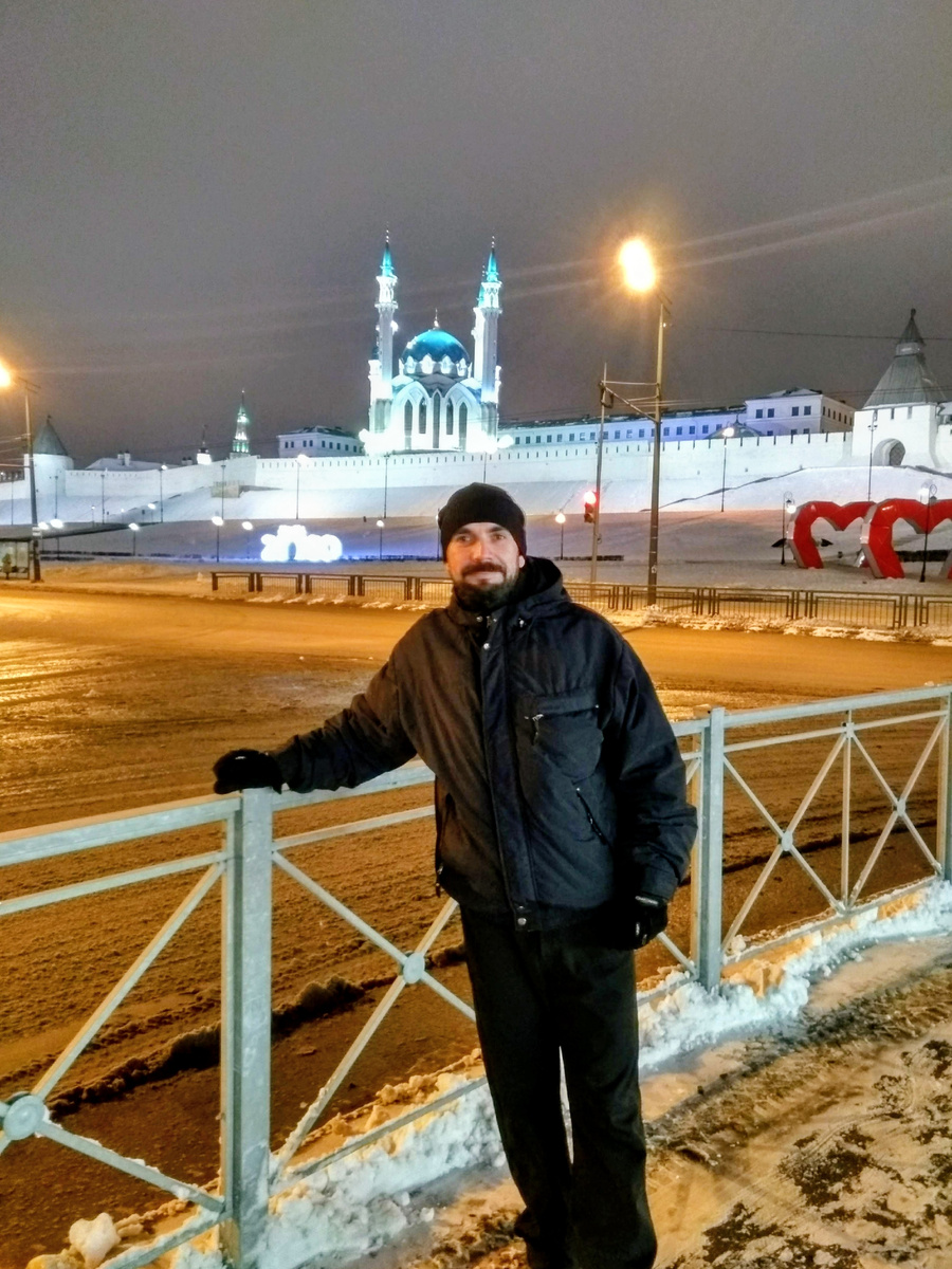 На фоне кремля 