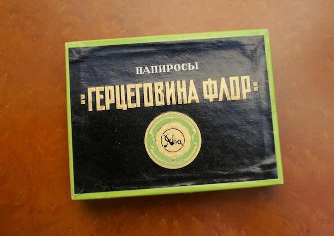 На барахолке купил те самые папиросы Герцеговина Флор из СССР. Покурил и рассказываю, как табак