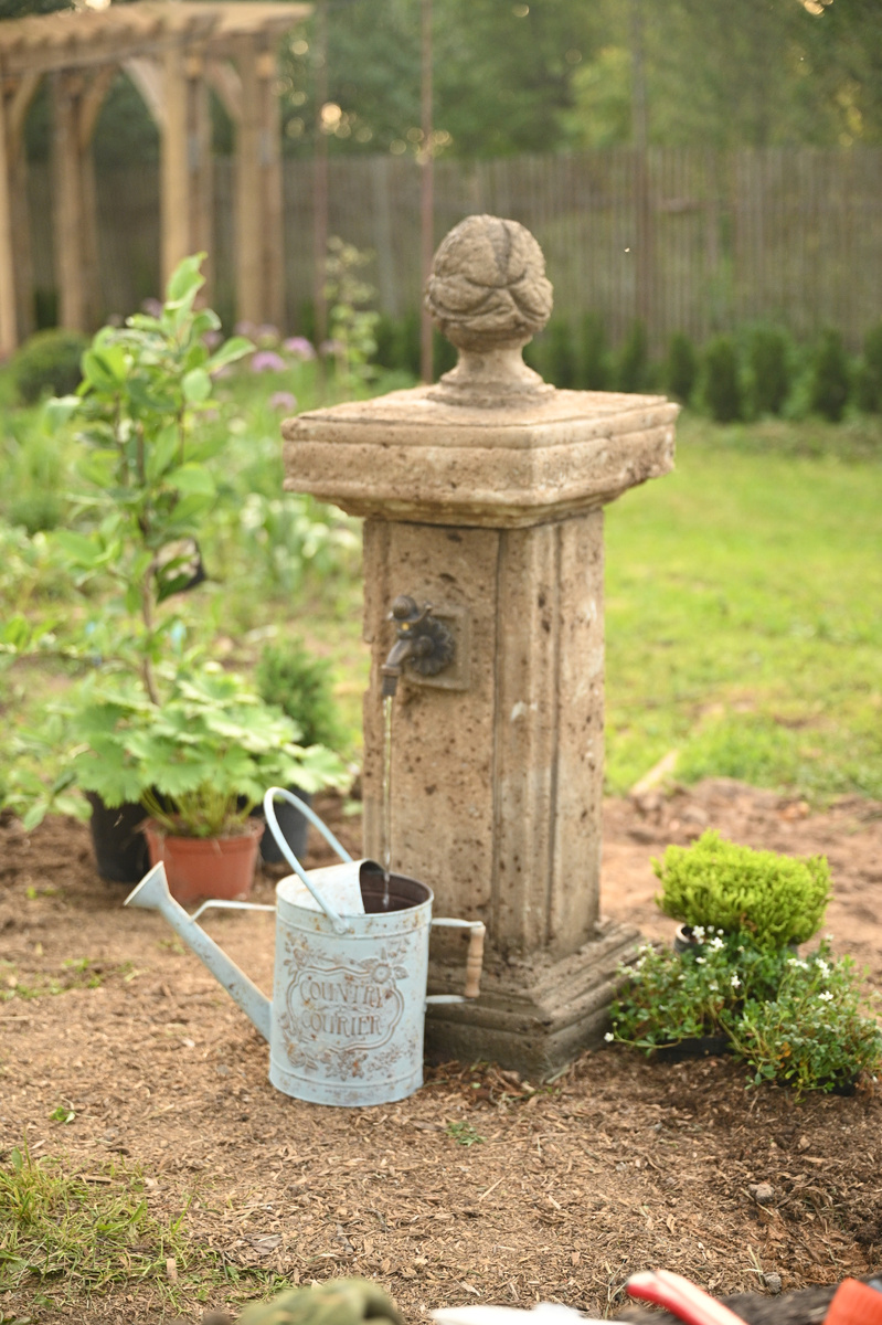 садовая колонка из гипертуфа