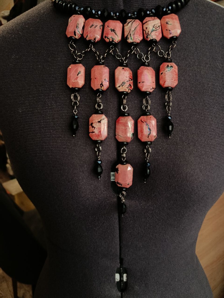 Колье с элементами кольчужной техники