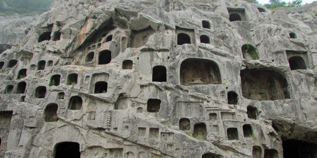 Гроты тысячи Будд: каменный монастырский город Лунмэнь