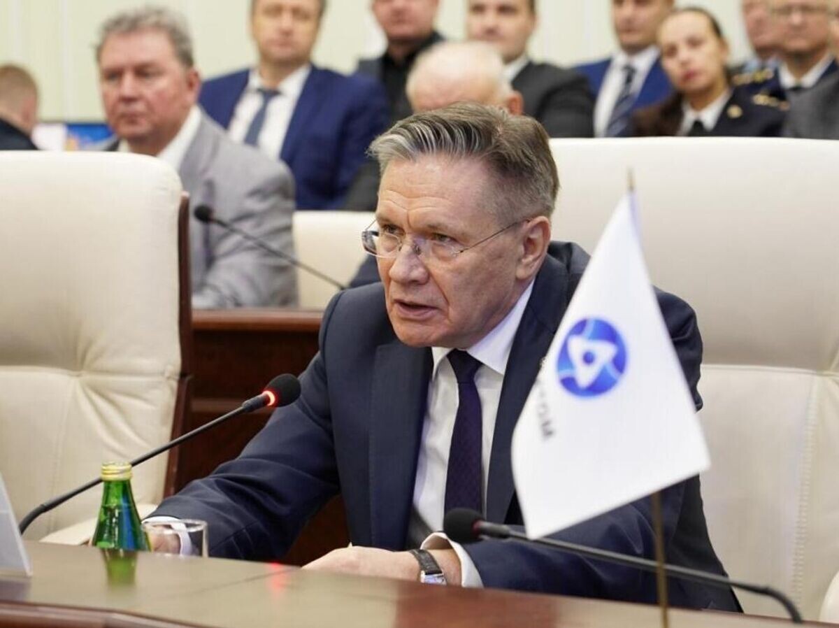    Генеральный директор госкорпорации "Росатом" Алексей Лихачев на торжественной церемонии вручения лицензии на эксплуатацию ядерной установки энергоблока № 1 Запорожской АЭС в Ростехнадзоре | © РИА Новости / Пресс-служба Ростехнадзора