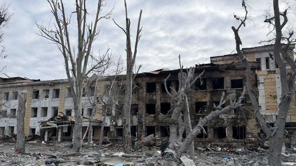   Фото больницы после обстрела ВСУ