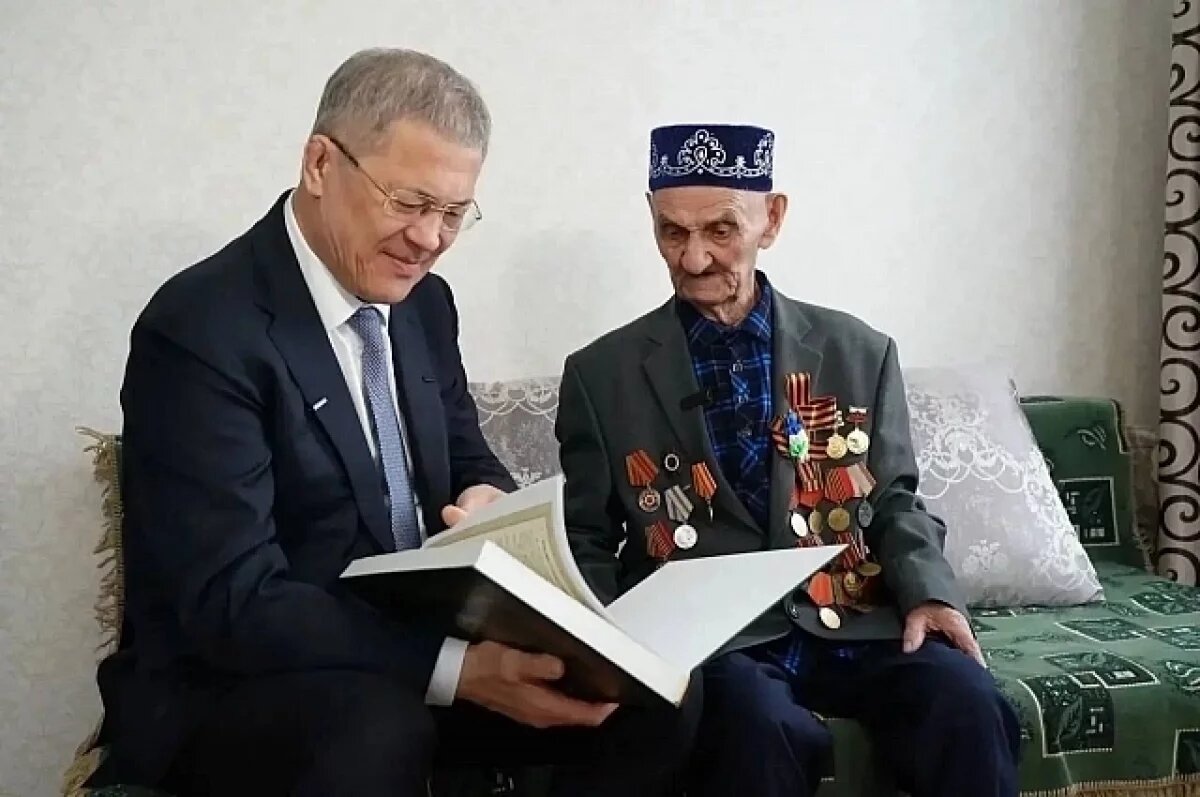    Радий Хабиров вручил орден Шаймуратова 99-летнему ветерану ВОВ