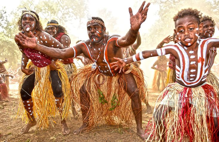 Австралийские аборигены в ритуальном танце