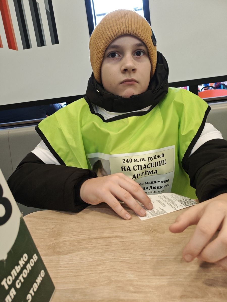 Фото автора. Серьёзный парень решает серьёзные вопросы. г. Пенза.