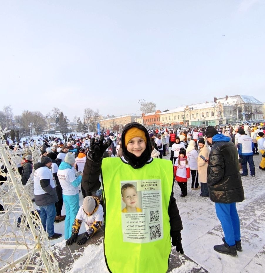 Фото автора. Крестник-волонтёр в забеге. г. Пенза.