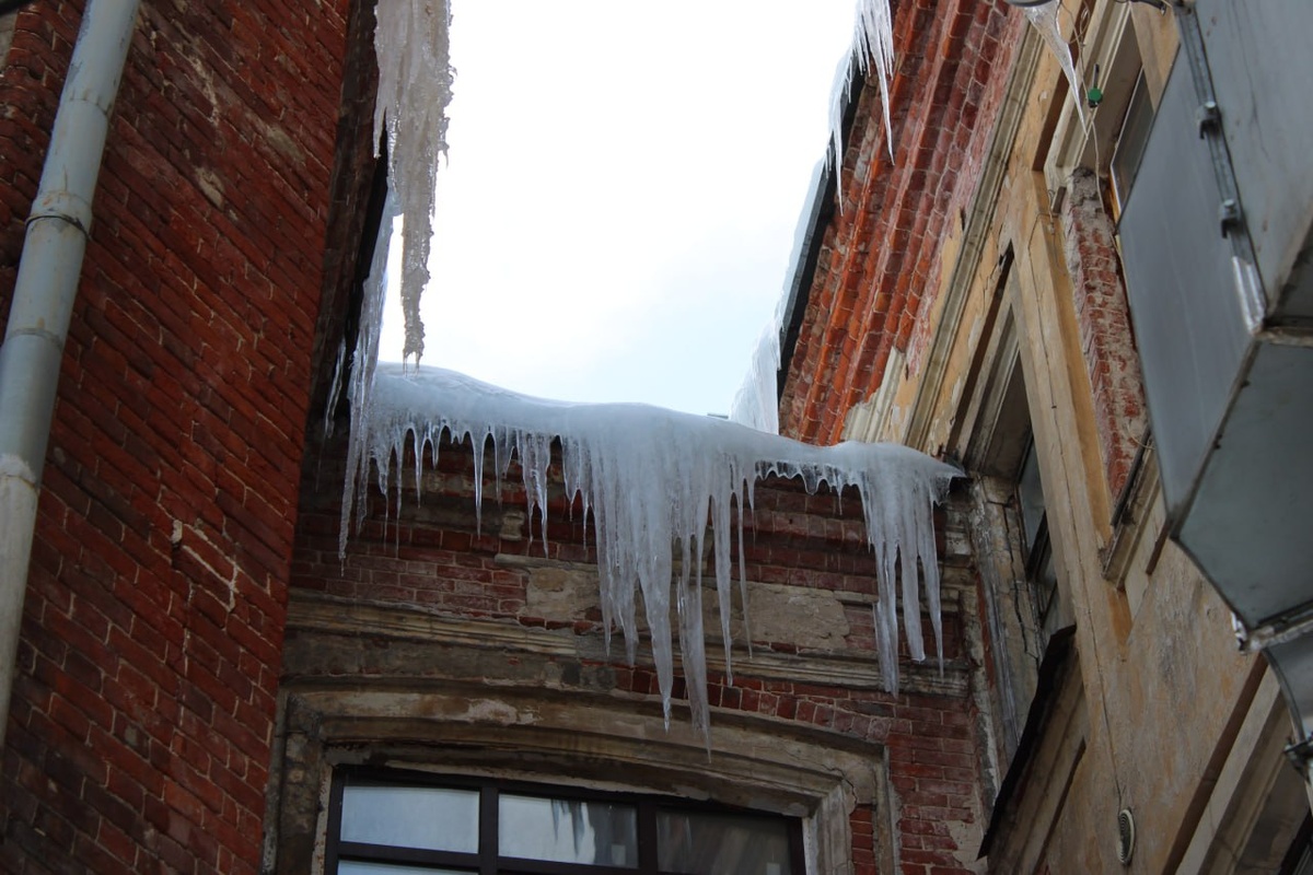 За два дня рухнули крыши трех домов.  Фото: ФедералПресс / Ксения Кобалия