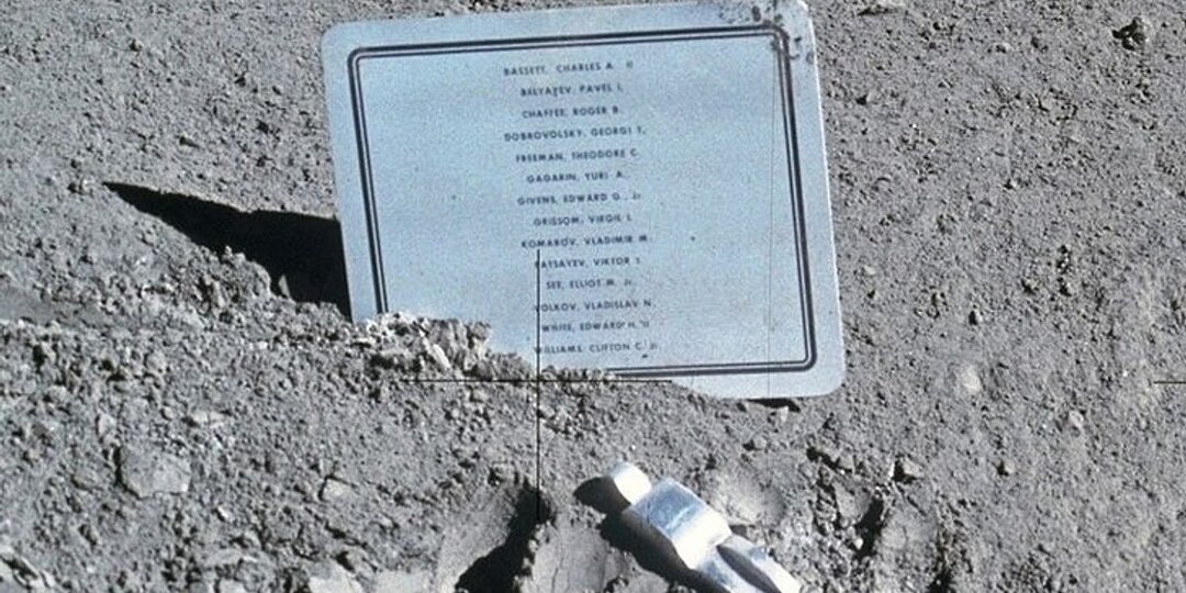 Единственный человек, похороненный на Луне: почему это не Армстронг и не астронавт?