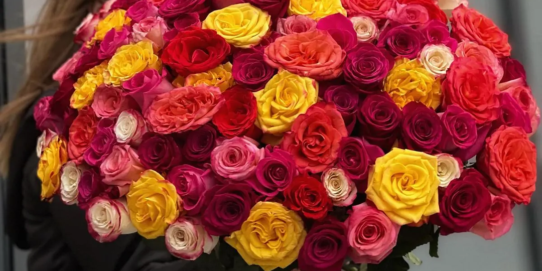 Доставил 101 розу от любовника жены. Подслушано