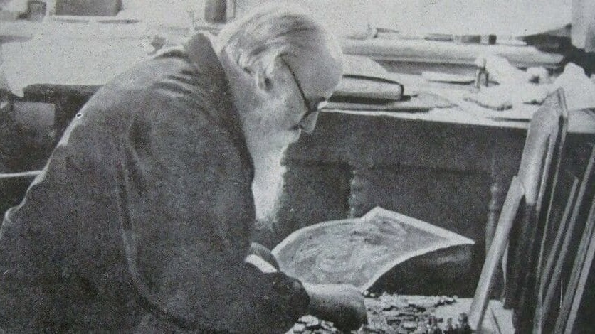 Владимир Фаворский за работой. 