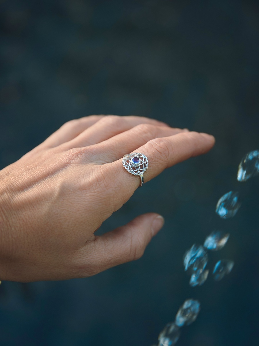 Кольцо чакровый талисман-с аметистом «Лотос Сахасрары»