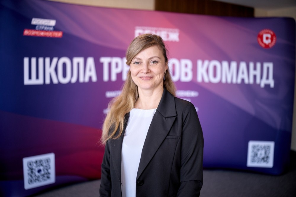    Две нижегородки участвуют в «Школе тренеров команд»