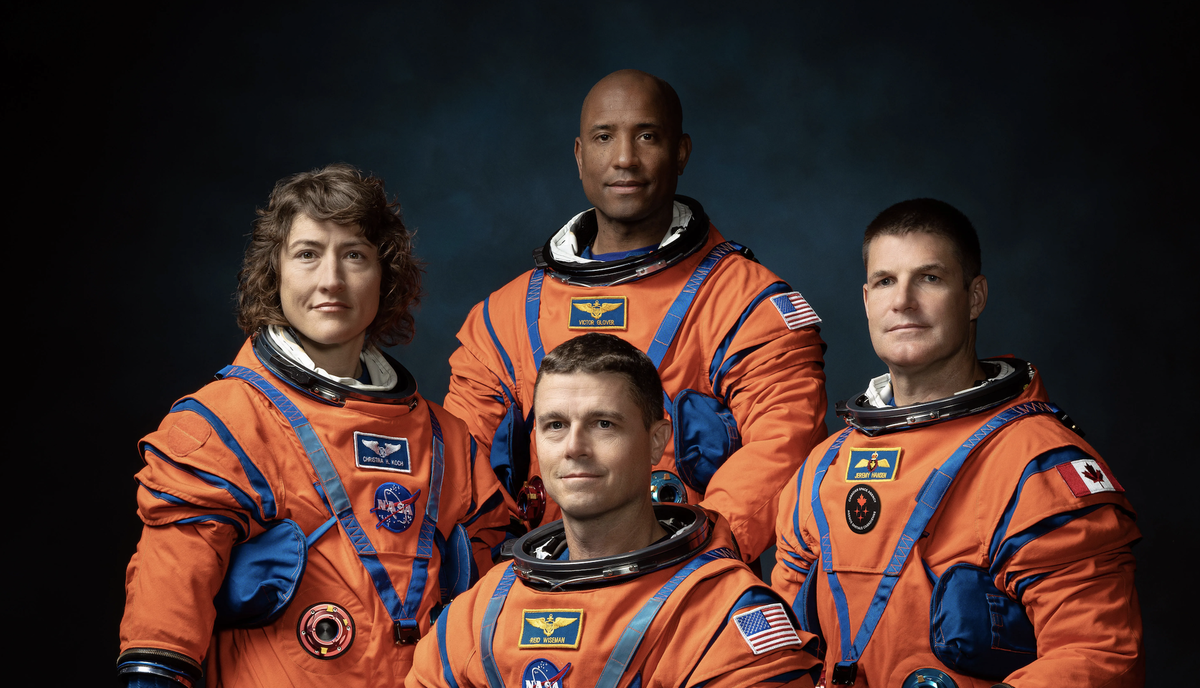    Участники миссии «Артемида-2» Кристина Кук, Виктор Гловер (сверху), Грегори Уайсмен (снизу), Джереми Хансен