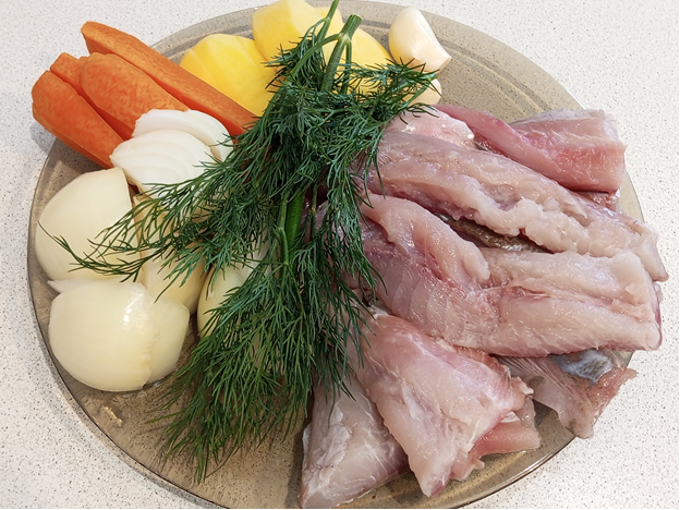 На фото использовано филе толстолобика.