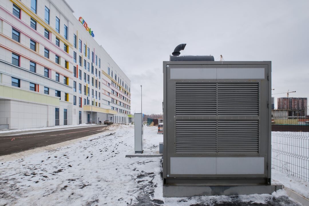 Дизельно-генераторная установка в специальном контейнере марки Энерджи для Детской республиканской клинической больницы в Казани (Республика Татарстан).