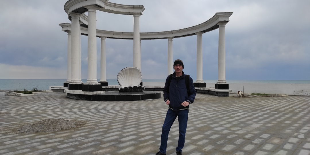 Поехали в Абхазию в несезон, день 3: какая обстановка в Гагре и как мы удобно добрались рано утром на вокзал