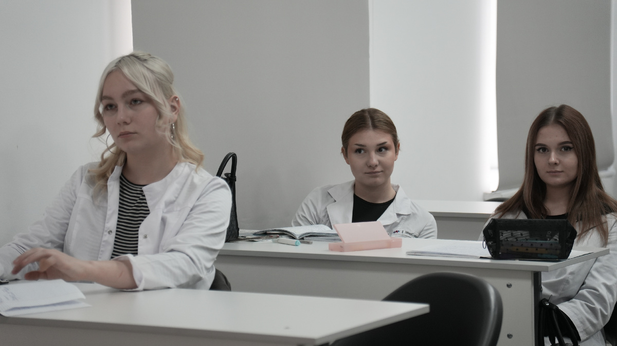 Студенты «Медскиллс» на лекции, посвященной диагностике и лечению эпилепсии