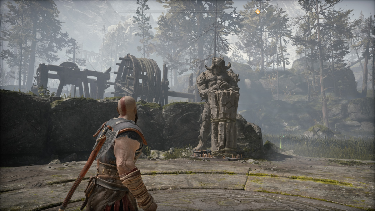 Статуя в God of War - листай карусель