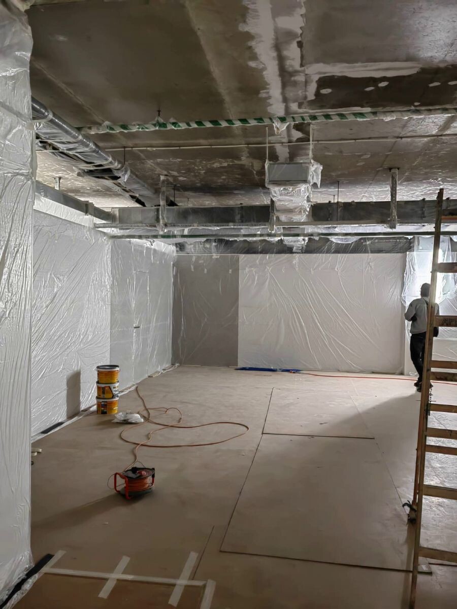 Окраска стен и потолков в магазине детской одежды KIDSIZE