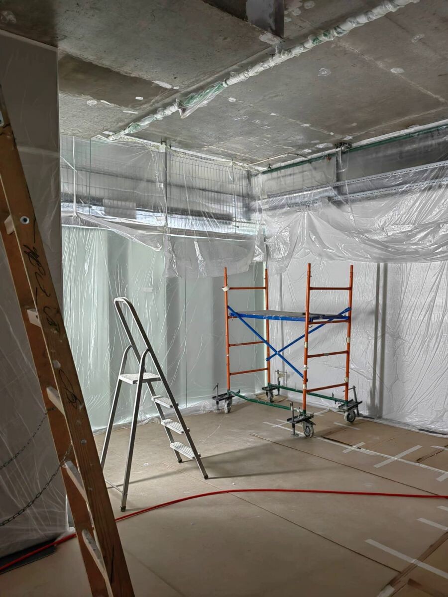 Окраска стен и потолков в магазине детской одежды KIDSIZE