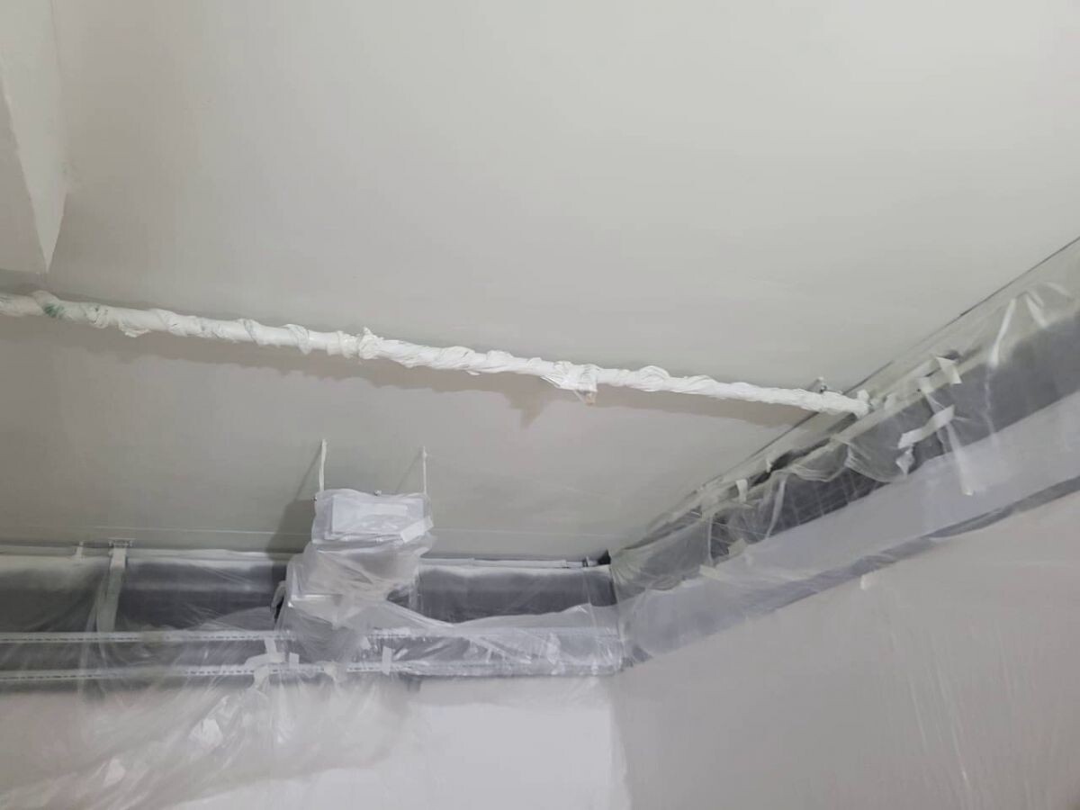 Окраска стен и потолков в магазине детской одежды KIDSIZE