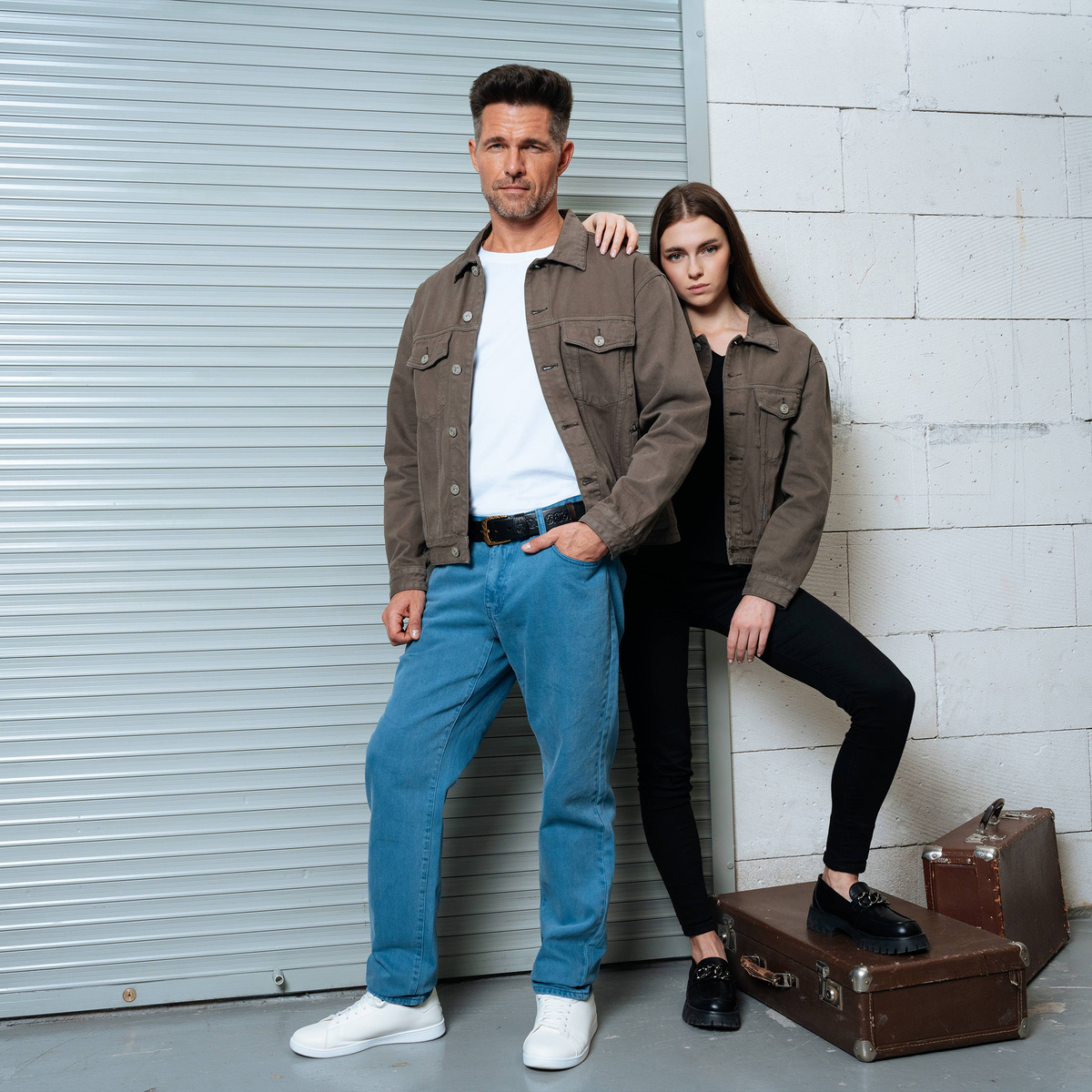 На моделях одежда бренда Великоросс