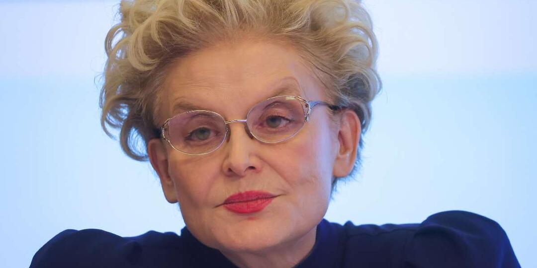 Елена Малышева хочет скрыть свой возраст. Звезда телевидения встретила юбилей в молодежном образе