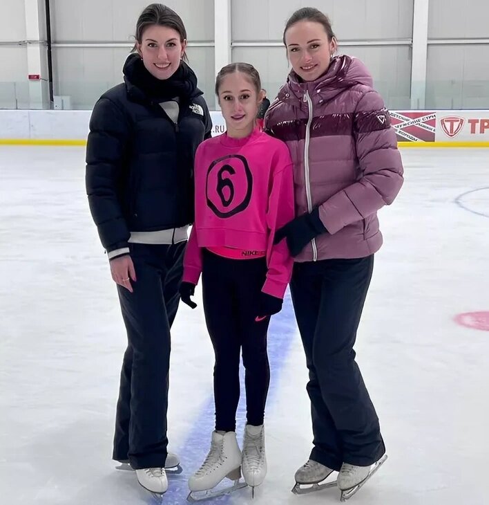 Алина Горбачёва (в центре) и Софья Федченко (справа) / фото: соцсети Алины Горбачёвой