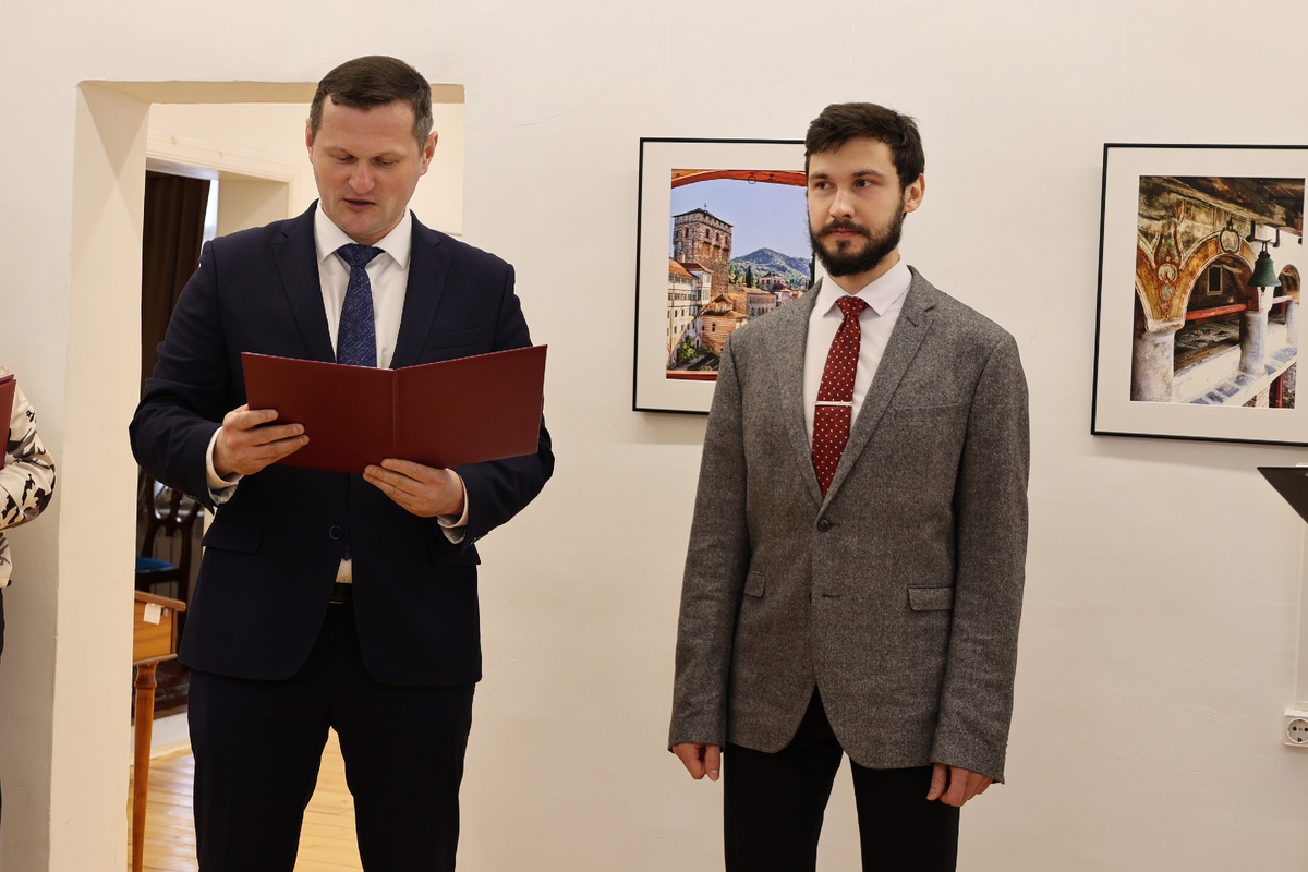 Начальник экспозиционно-выставочного отдела музея "Исаакиевский собор" Сергей Ерегин и заведующий сектором истории реставрации Владимир Жуков.