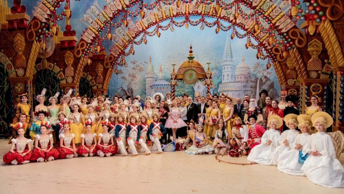 Сцена из балета "Щелкунчик" Самарского театра оперы и балета, фотография из открытых источников Яндекса