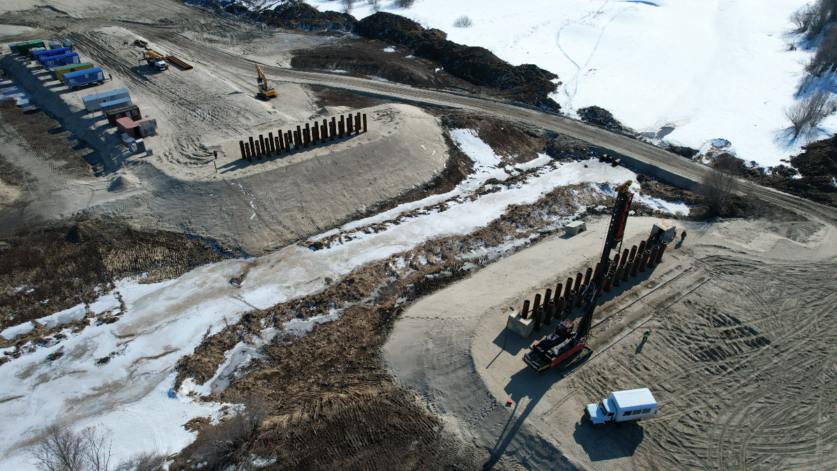 Строительство Второго мостового переход через реку Обь в районе Сургута. Фото: АО «Мостострой-11»