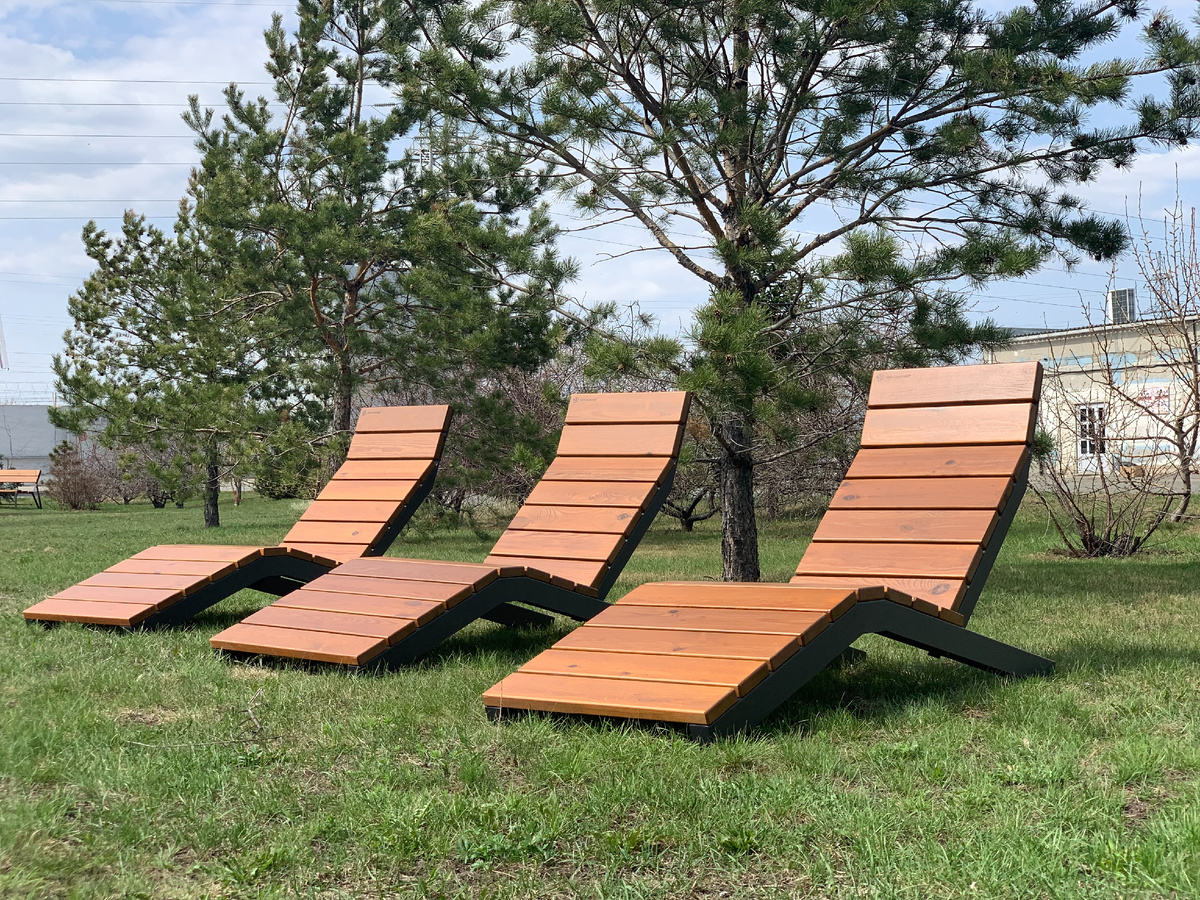 Шезлонг уличный "Комфорт" - металл и дерево