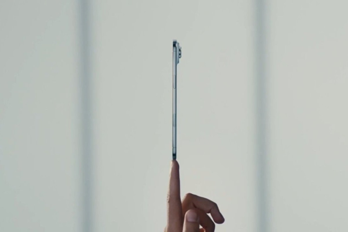   скриншот с youtube канала Apple