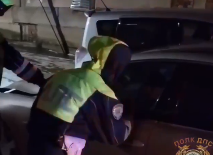     Красноярца арестовали на 7 суток за отказ выйти из машины