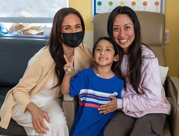 Меган Маркл встретилась с пациентами Детской больницы Лос-Анджелеса в рамках инициативы Make March Matter 13 марта 2026 года.