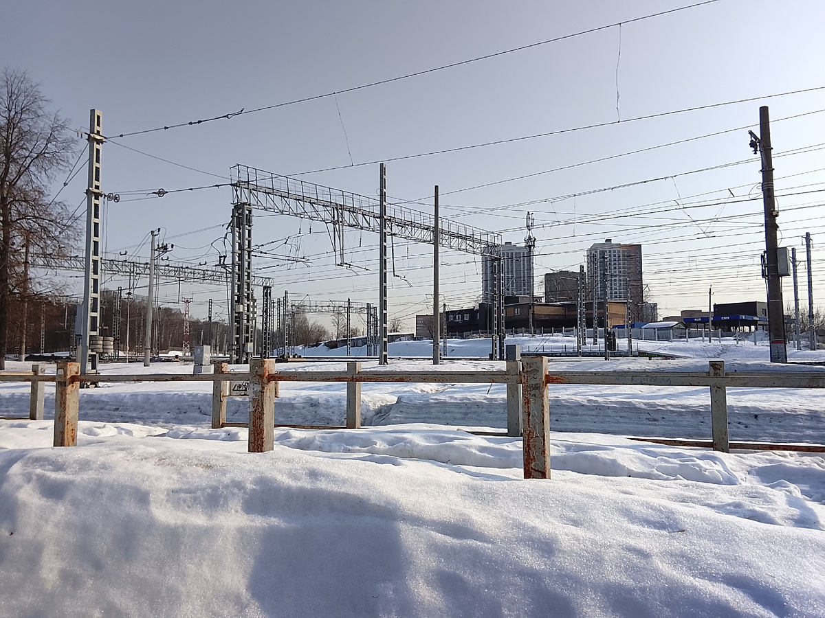 Как-то совсем на обочине жизни оказалась. 