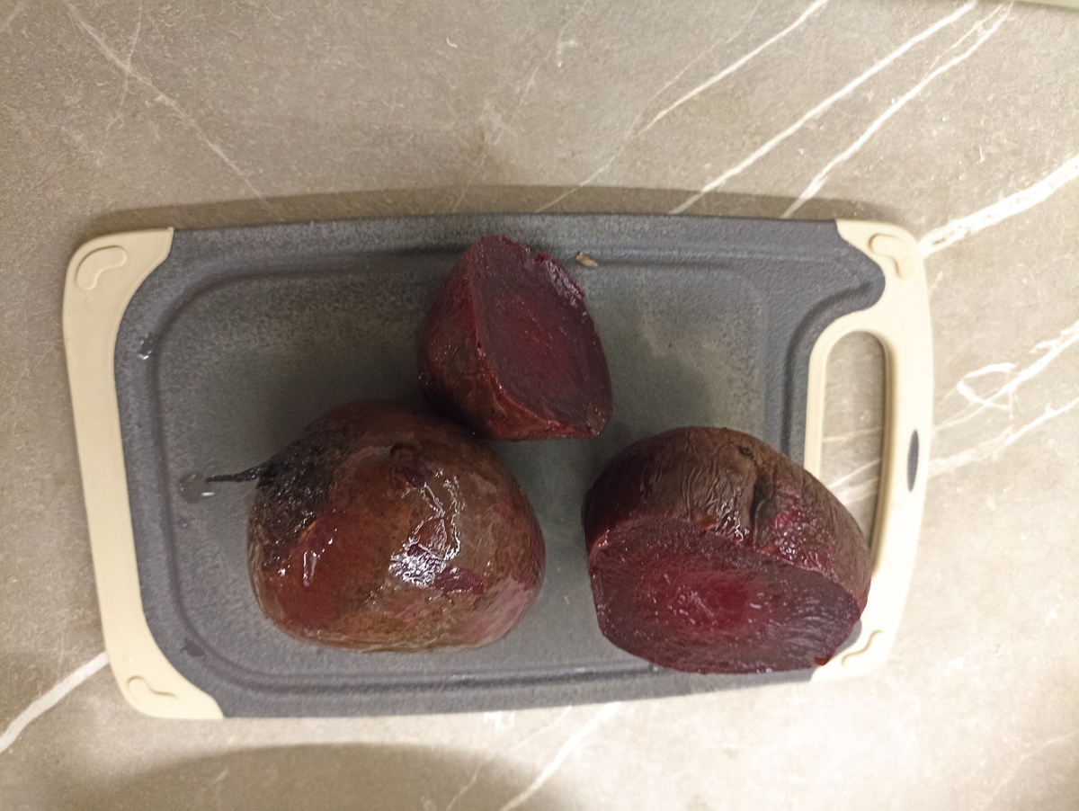 Отварить свеклу до готовности