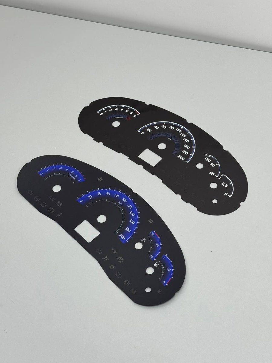 ПЭТ шкала (сверху) и шкала из термопластика (снизу) на Priora 1 (Приора 1)