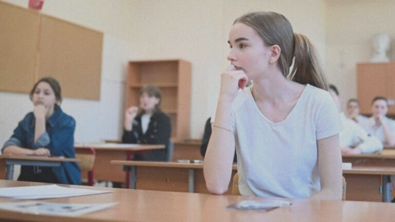    Иллюстрация к материалу: На ЕГЭ появится глушение сотовой связи для борьбы с подсказками